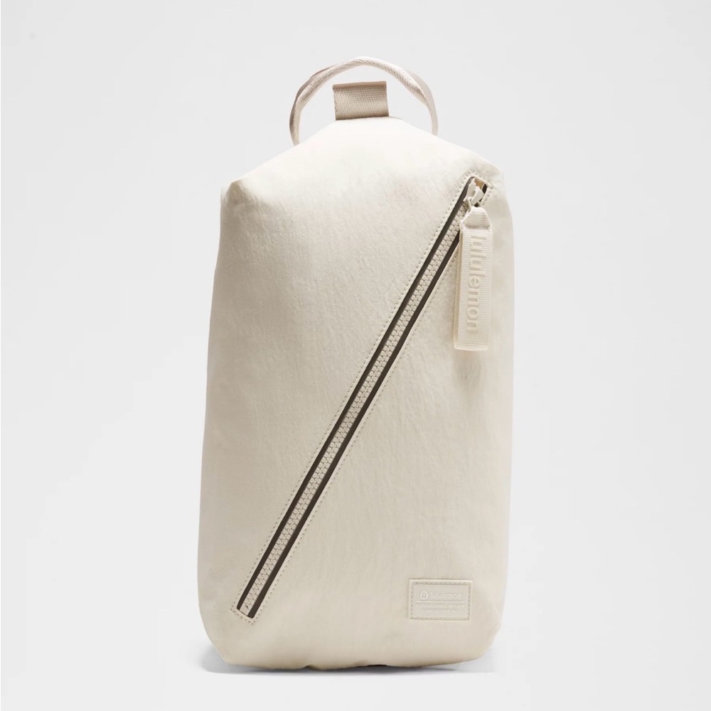 NWT Lululemon Athletica Fast Track Bag 2.0 9L in a light ivory color